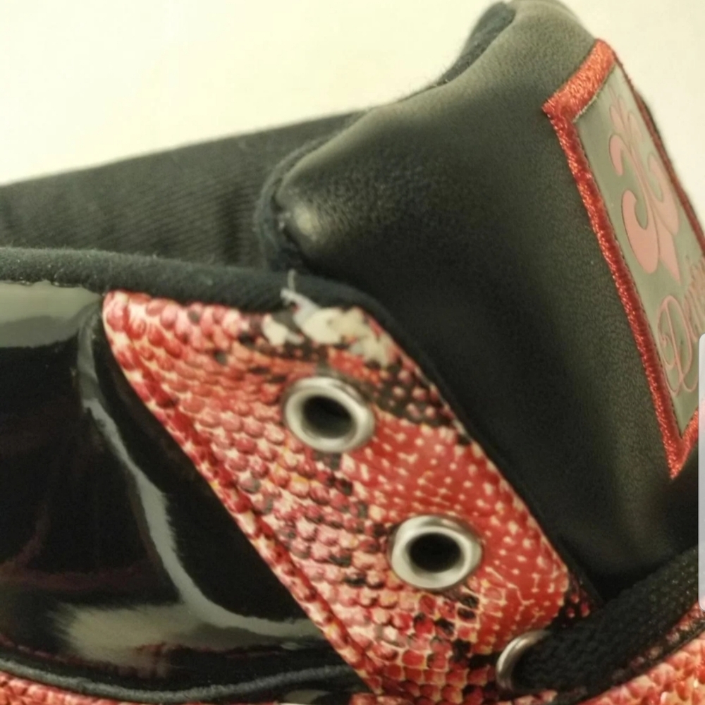 Dereon  Sneakers Size 7...These shoes have a few s - Picture 3 of 12